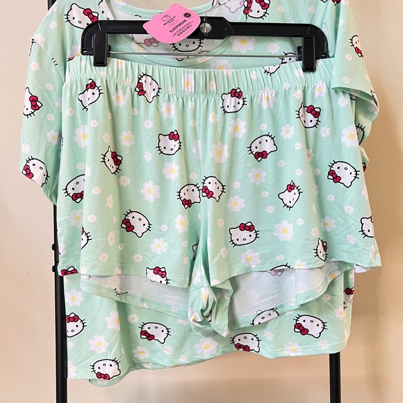 Hello Kitty Pajama Set - Size Large - Picture 2 of 7